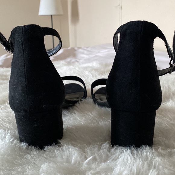 Simple black heeled sandals - Picture 3 of 6